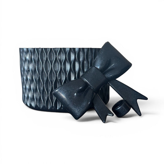 Next Nirvana Black Ice shimmer silicone tumbler boot and 3D bow straw topper set with textured wave design
